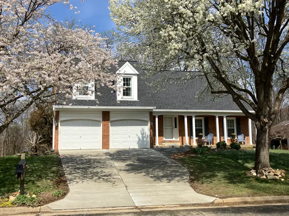 18 Griswold Ct, Sterling, VA 20165