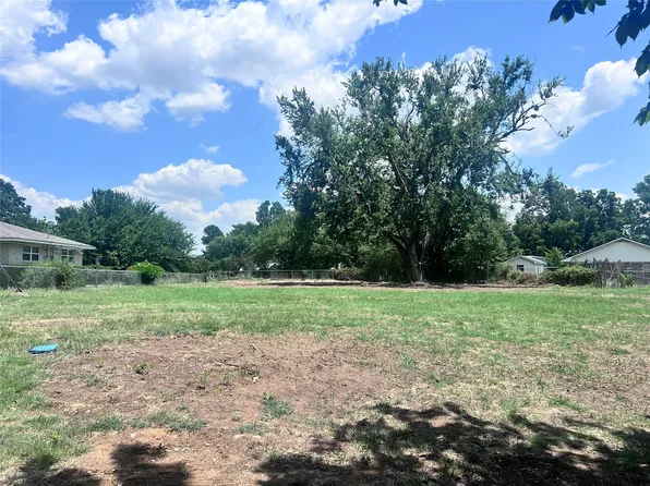 W Hughes St, Collinsville, TX 76233