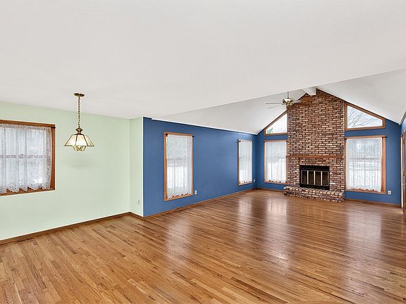 2nd image of 1915 Elm Cir