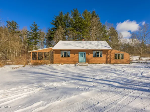 14 Interlaken Rd, Stockbridge, MA 01262