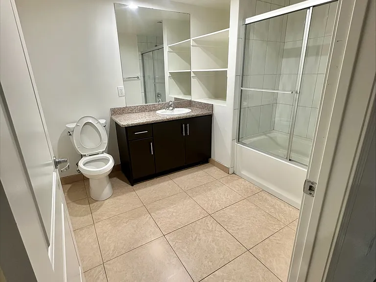 14653 Nordhoff St #404 — Photo 9