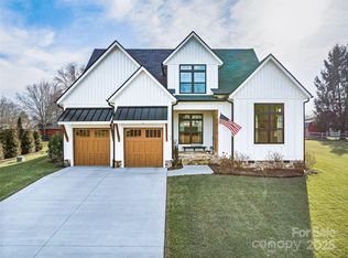 50 Wintercress Dr, Mills River, NC 28759