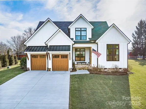 50 Wintercress Dr, Mills River, NC 28759
