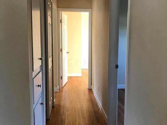 4th image of 580 Deerwood Ave
