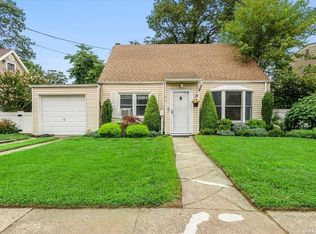 73 Cleveland Ave, Massapequa, NY 11758