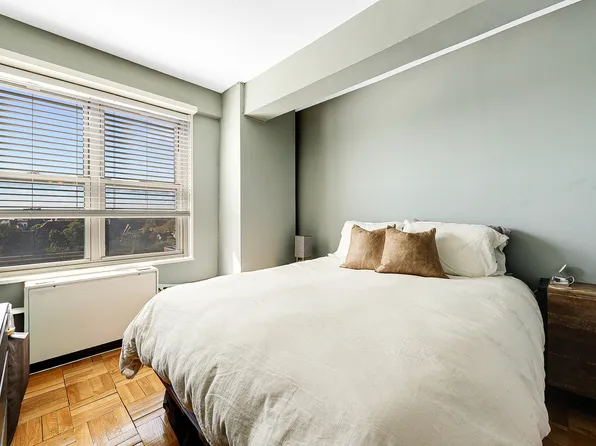 107-40 Queens Boulevard image 18 of 19