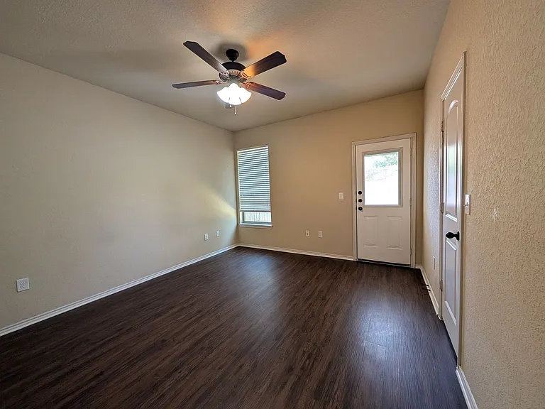 660 Creekside Cir — Photo 29