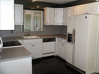 4th image of 18 Pettit Dr