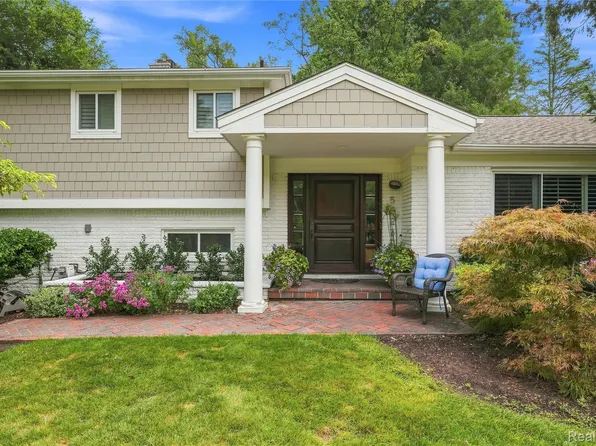5523 Crabtree Rd, Bloomfield Hills, MI 48301