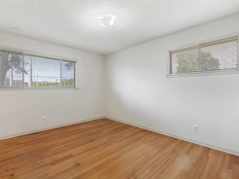 4918 Fairbrook Ave — Photo 12