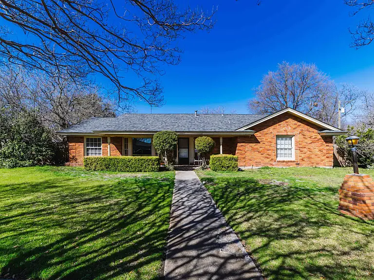 11327 Drummond Cir — Photo 31