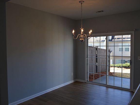 4th image of 913 Prestwyck Ct #1