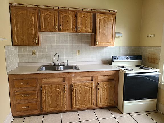 4th image of 504 Lincolnway W #4-1