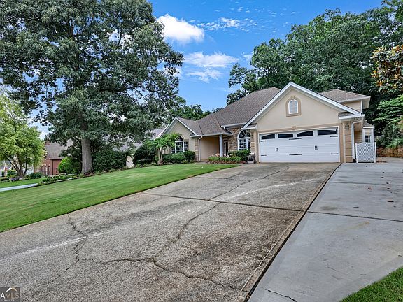 3rd image of 400 Chandler Ct