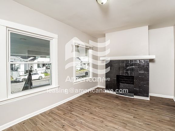 496962_004_wm_-_living_room_13401477.jpg