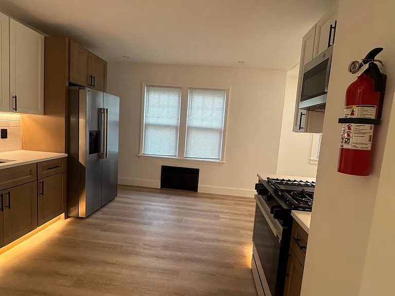 51 Marion St #2 — Photo 4