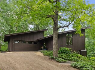 5 Chickadee Ln, North Oaks, MN 55127