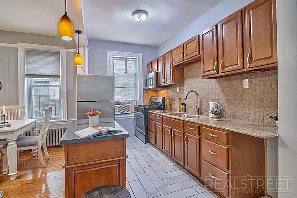 Sold by Real Street Inc | media 10