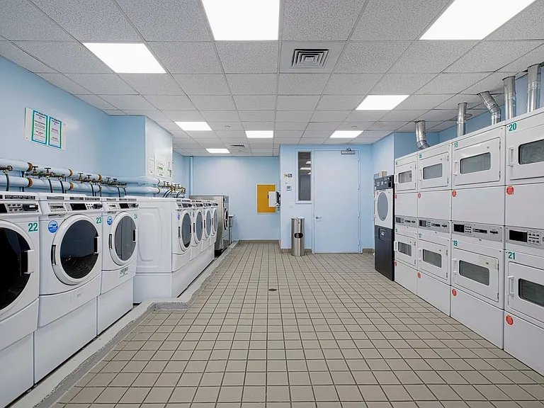 360 W 43rd St #S4D — Photo 15