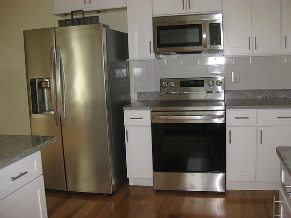 fully applianced kitchen with ss