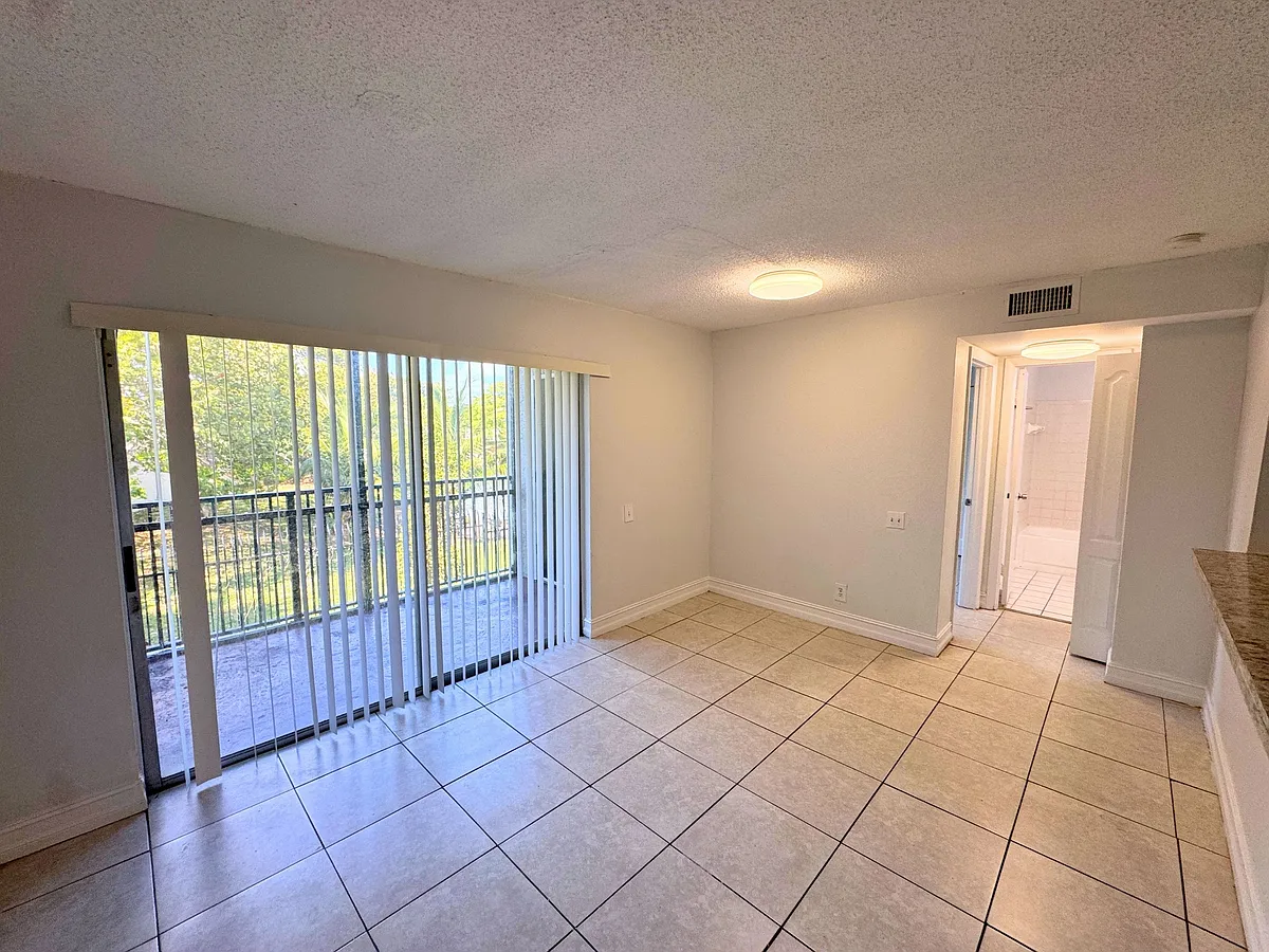 Building Photo - 4459 Treehouse Ln #14-F