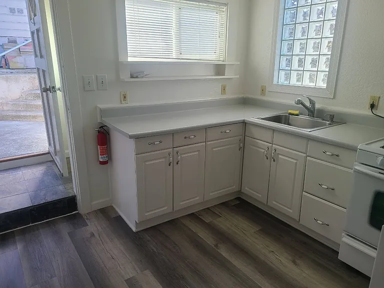 115-117 Santa Barbara Ave #115 — Photo 7
