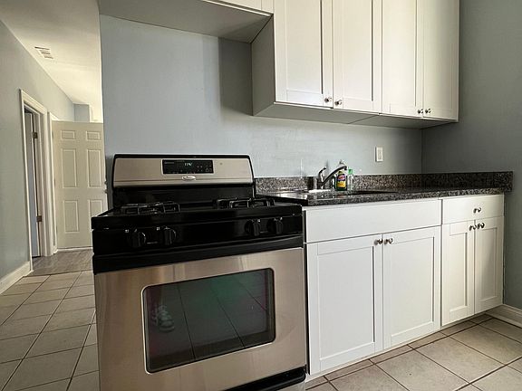 3rd image of 8716 S Escanaba Ave #2F