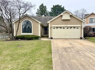 102 Cayuga Ct, Bloomingdale, IL 60108