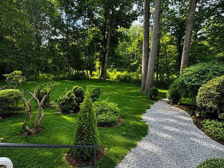 56 Clover Dr — Photo 3
