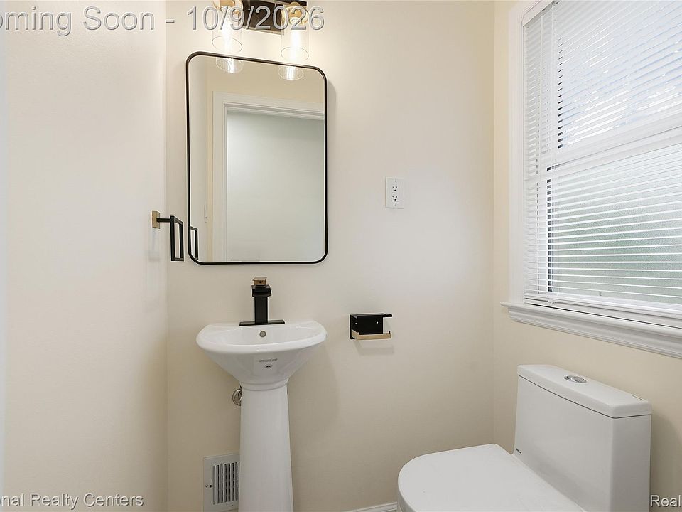 2403 Crooks Rd, photo 15