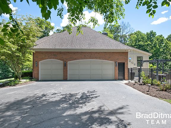 5th image of 1099 Skyevale Dr NE