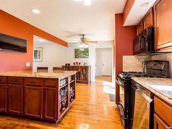 5th image of 16 Warrenton Ct