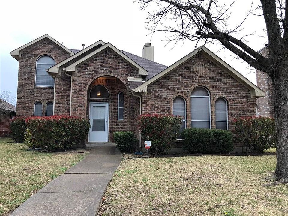 1st image of 2812 Helen Ln
