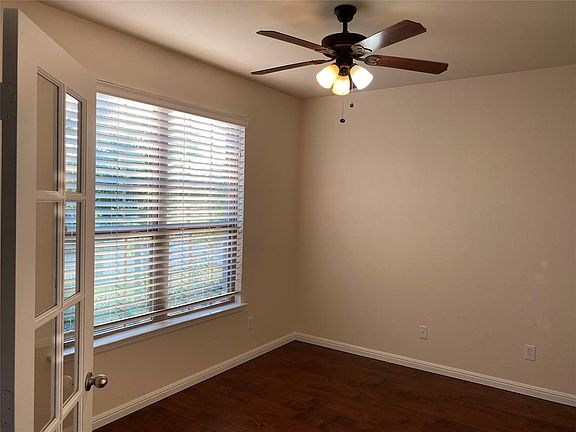 3rd image of 4204 Oak Bluff Dr
