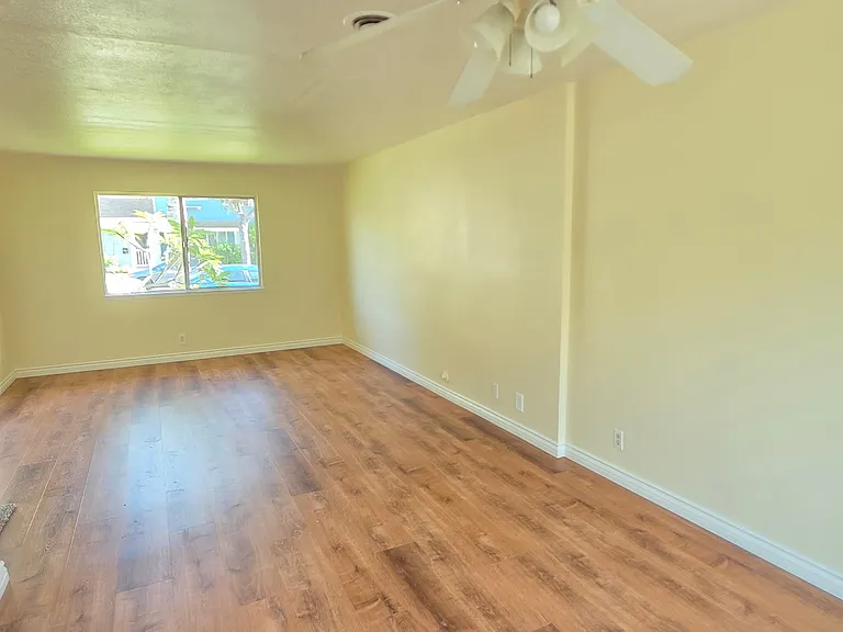 9827 Continental Dr — Photo 3