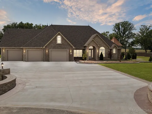 8140 White Fang Ct, Broken Arrow, OK 74014