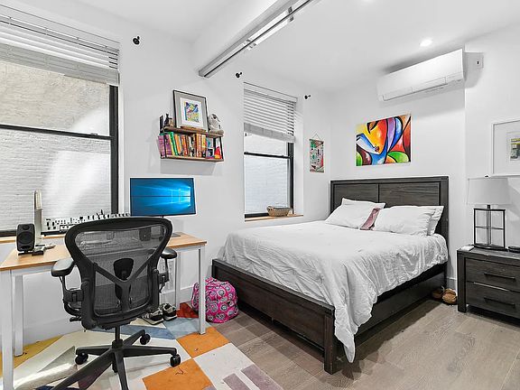 3rd image of 203 W 22nd St #1