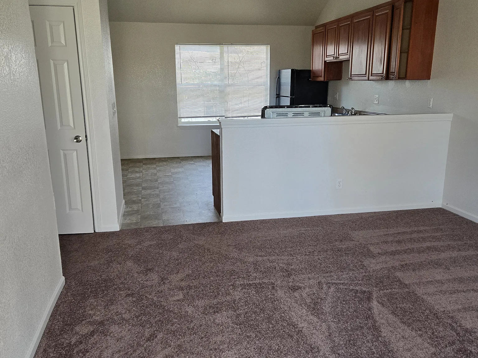 3 bed, 1200 sqft, $1,400 — Photo 2