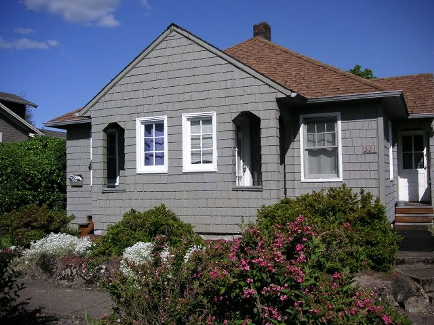 316-02 - 311 - 317 - 321 - 322 - 327 - 329 NW 18th St. Corvallis, OR 97330 — Photo 1