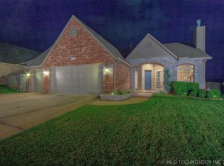 1613 W Vicksburg St, Broken Arrow, OK 74011