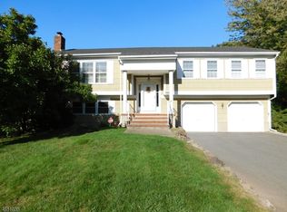 3 Cypress Ct, Newark, NJ 07104