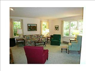 5th image of 14 Oakwood Ln