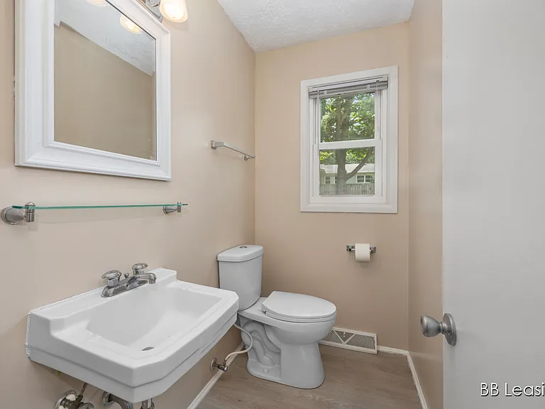 2048 Monroe Ave NW #2048 — Photo 6
