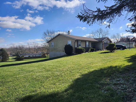 3rd image of 801 S Valley View Dr