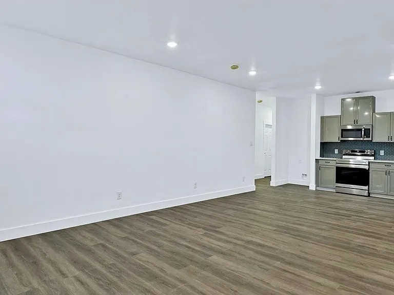 1027 W Coffin St — Photo 7