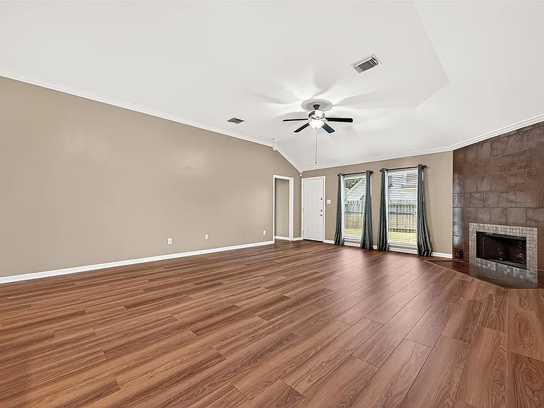 4818 Lake Catherine Ct — Photo 11