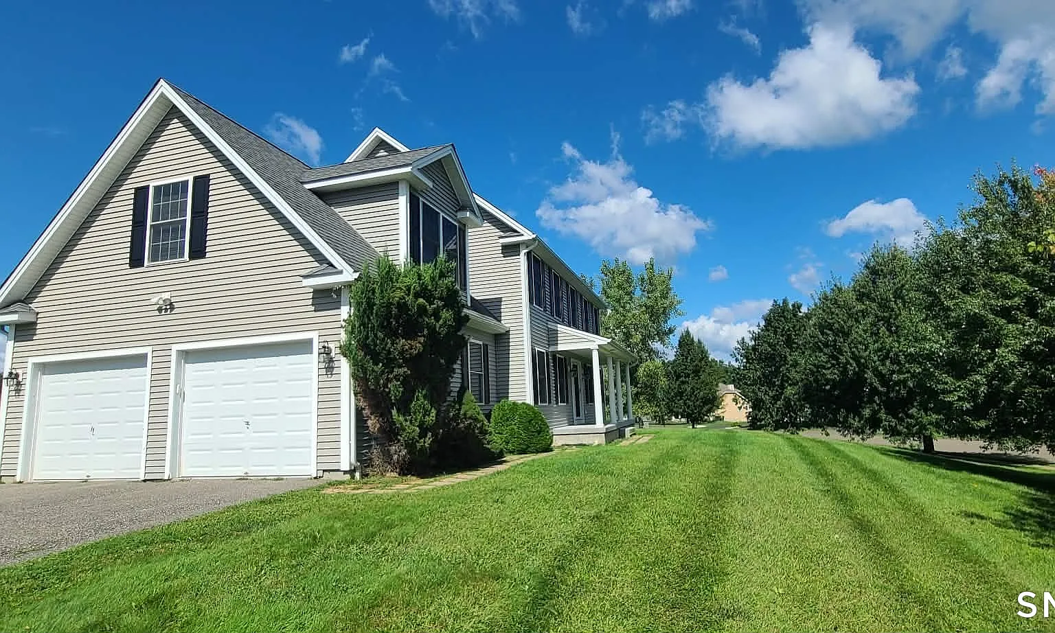 4 bed, 2.5 bath, 3772 sqft, $3,500 — Photo 3
