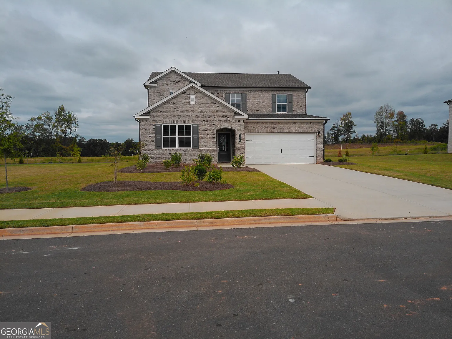 5 bed, 3.0 bath, 2570 sqft, $3,000 — Photo 1