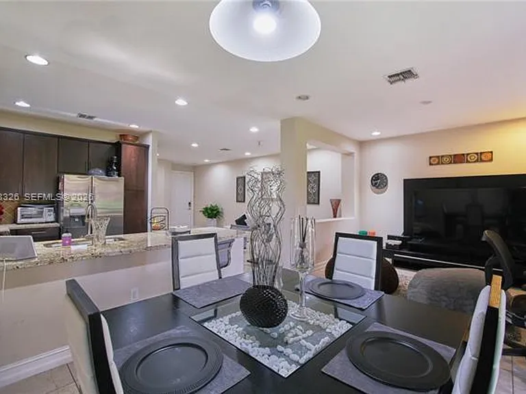 129 Riverwalk Cir E #Townhouse 129 — Photo 7