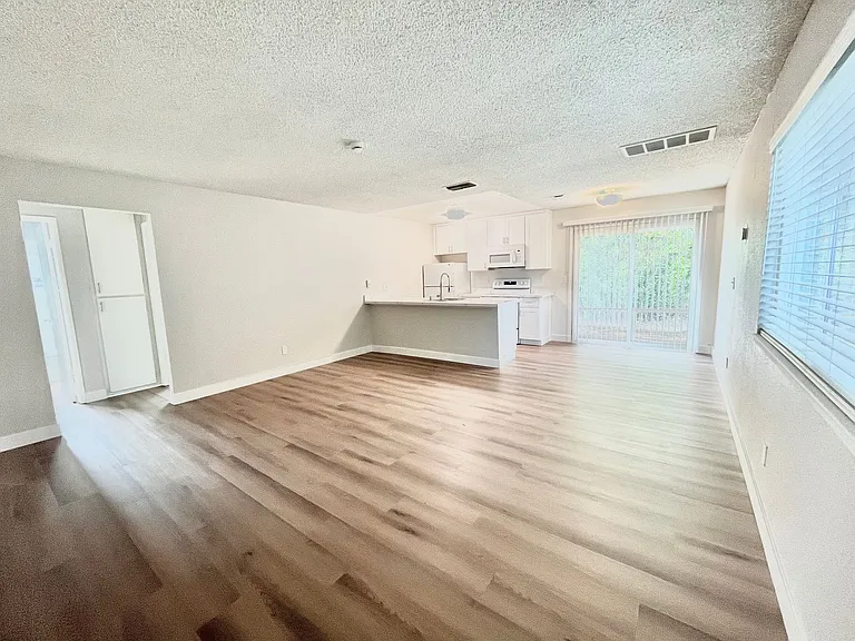 5632 Cypress Avenue — Photo 8